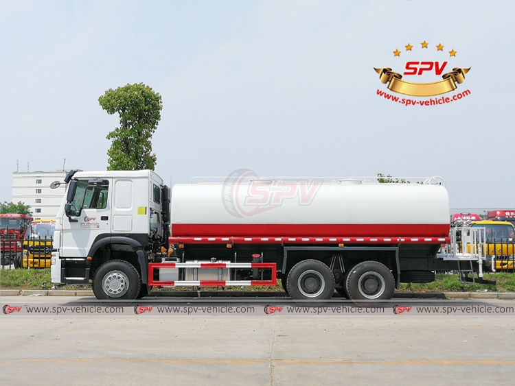 Water Spraying Truck Sinotruk - LS